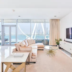 شقة Luxury 2 Bedroom Beachfront W Stunning Sea View, دبي