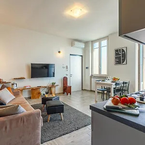 https://al-33-di-via-roma-apartments.it-lombardy.com